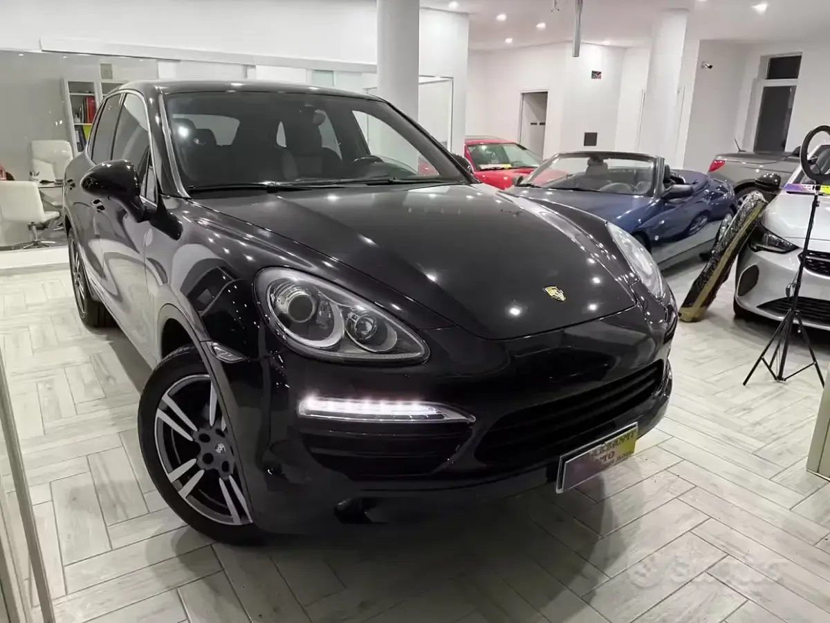 Usata Porsche Cayenne Platinum Edition 245 CV (180 kW) 2014 Nero SUV