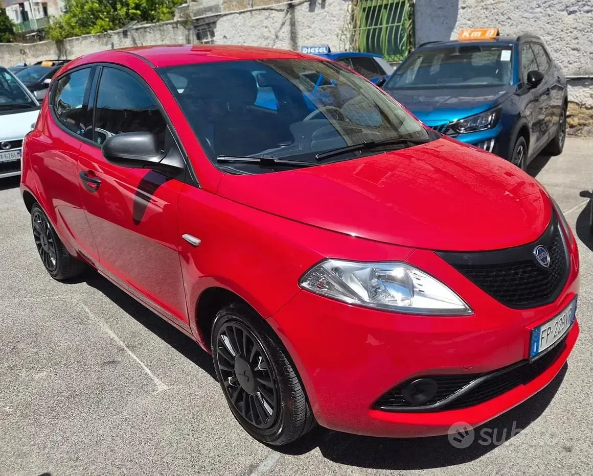 Usata Lancia Ypsilon 69 CV (50 kW) 2018 Rosso Utilitaria
