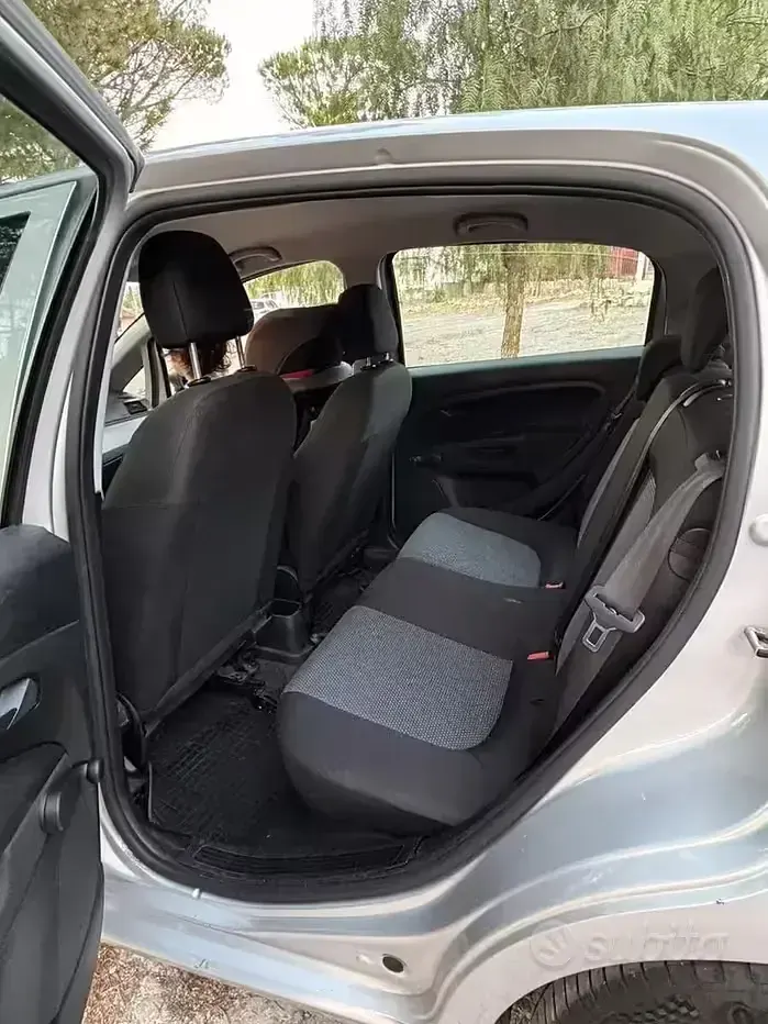 Usata Fiat Grande Punto 69 CV (50 kW) 2013 Grigio Utilitaria