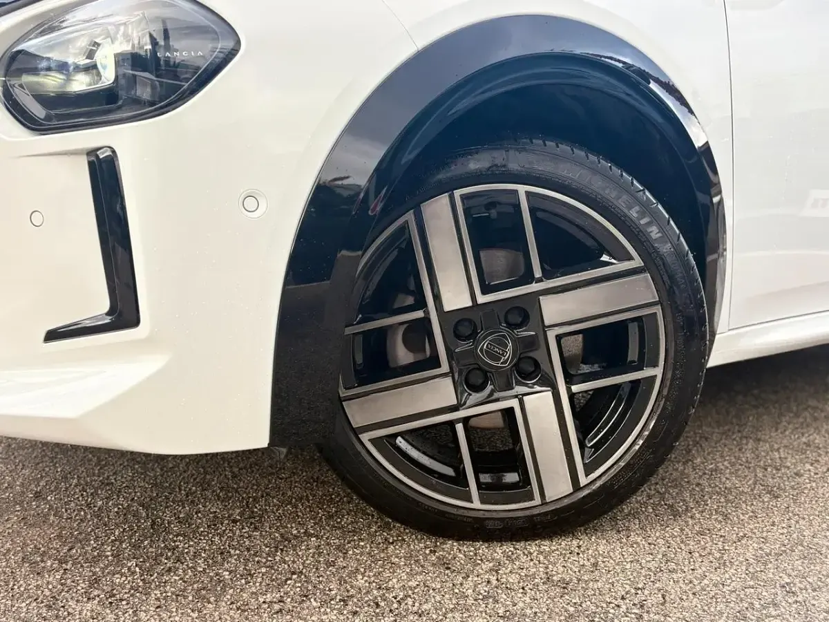 Usata Lancia Ypsilon 101 CV (74 kW) 2026 Bianco Utilitaria