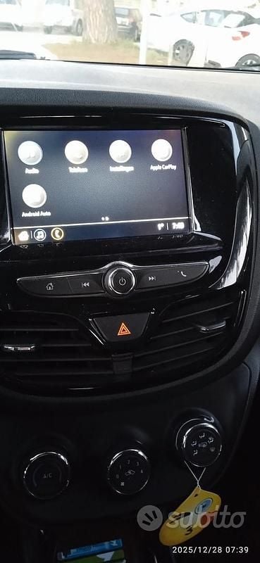 Usata Opel Karl Rocks 75 CV (55 kW) 2019 Bianco Utilitaria