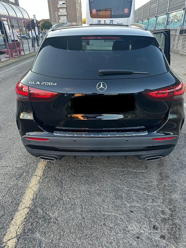 Usata Mercedes GLA200 AMG line 150 CV (110 kW) 2023 Nero SUV