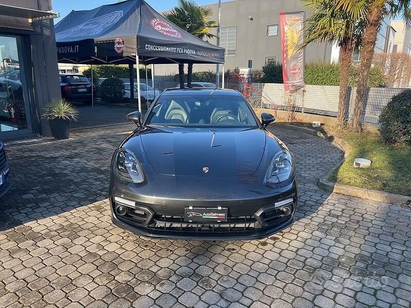 Usata Porsche Panamera 462 CV (339 kW) 2019 Grigio vulcano Berlina