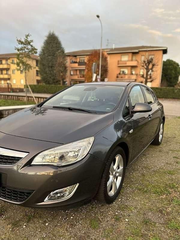 Usata Opel Astra Cosmo 110 CV (80 kW) 2010 Berlina