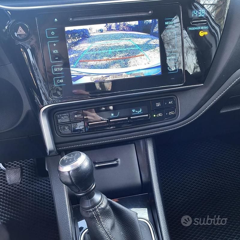 Usata Toyota Auris 112 CV (82 kW) 2015 Grigio Station wagon