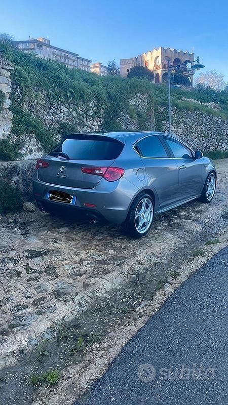 Usata Alfa Romeo Giulietta 170 CV (125 kW) 2011 Grigio Utilitaria