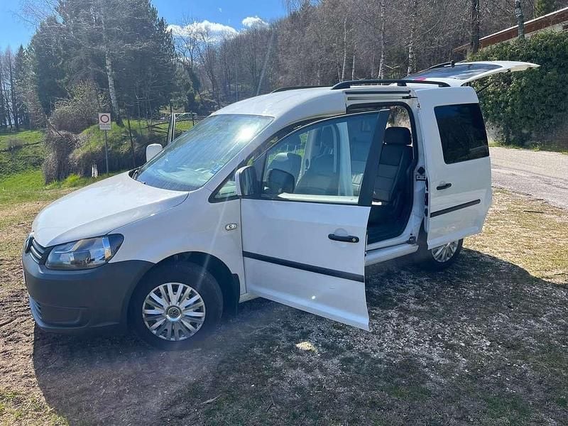 Begagnad VW Caddy 109 HK (80 kW) 2012 Vit Minibuss