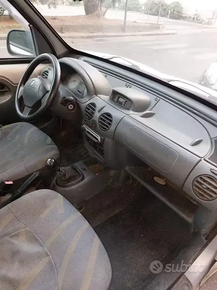 Usata Renault Kangoo 80 CV (58 kW) 2001 Grigio Monovolume