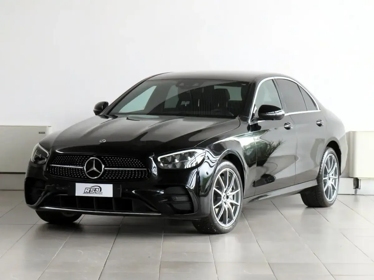 Usata Mercedes E300 AMG 194 CV (142 kW) 2022 Nero Berlina