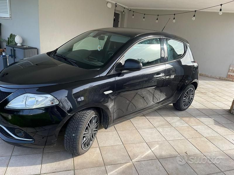 Usata Lancia Ypsilon Silver 80 CV (58 kW) 2017 Utilitaria