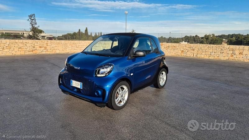 Usata Smart ForTwo Electric Drive Pure 41 kW (56 CV) 2021 Blu Berlina