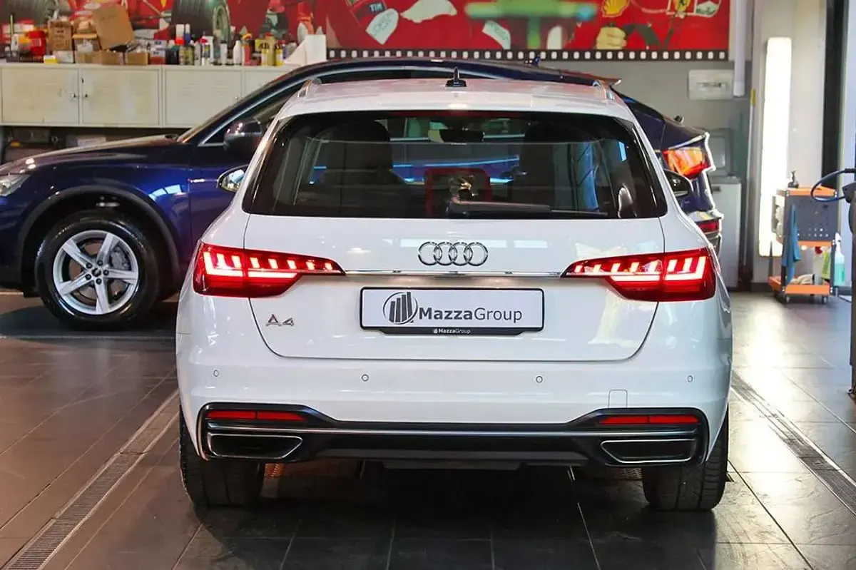 Käytetty Audi A4 Advanced Plus 136 HP (100 kW) 2024 Valkoinen Farmari