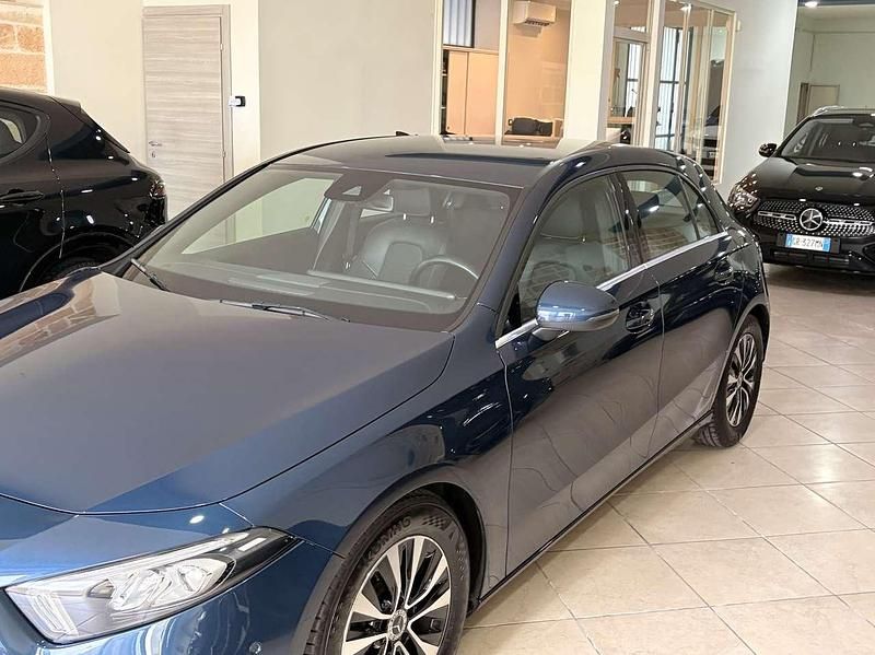 Usata Mercedes A180 Business 116 CV (85 kW) 2022 Blu/azzurro Berlina
