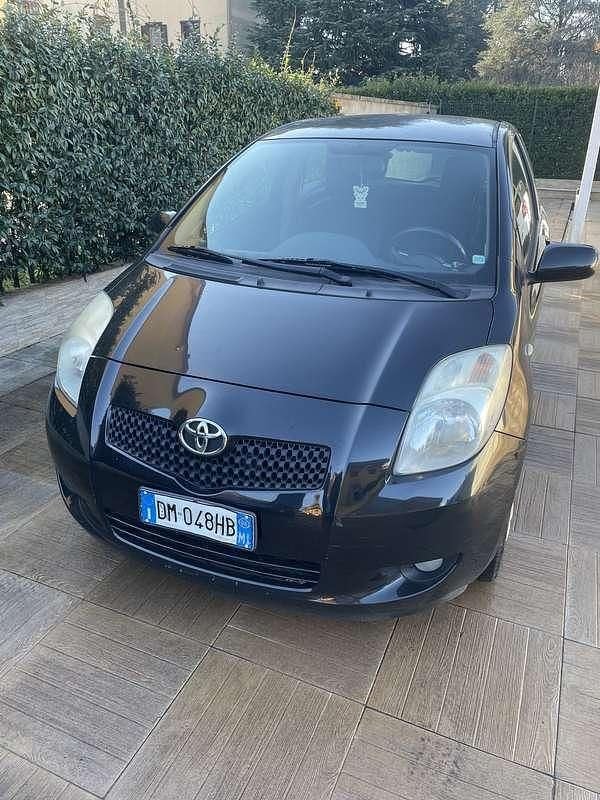 Usata 2008 Toyota Yaris Sol Tre volumi | 4000 € (Buon prezzo) - Immagine 1/4