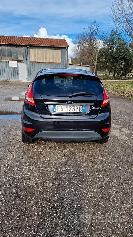 Usata Ford Fiesta 2010 Nero Utilitaria