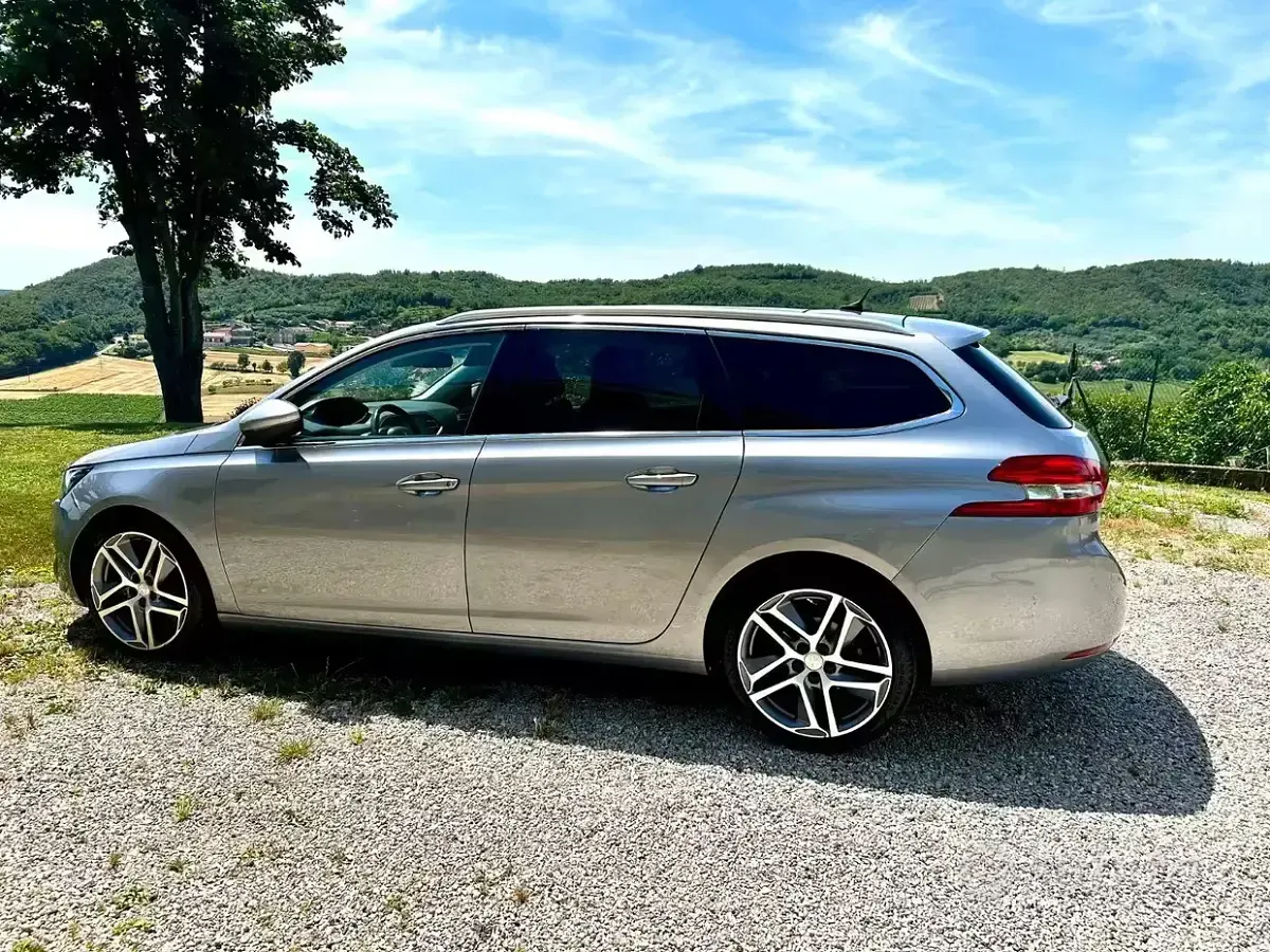 Usata Peugeot 308 SW Allure 120 CV (88 kW) 2017 Grigio Station wagon