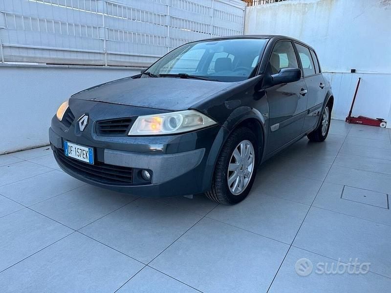 Usata Renault Mégane II Dynamique 106 CV (77 kW) 2007 Grigio Berlina