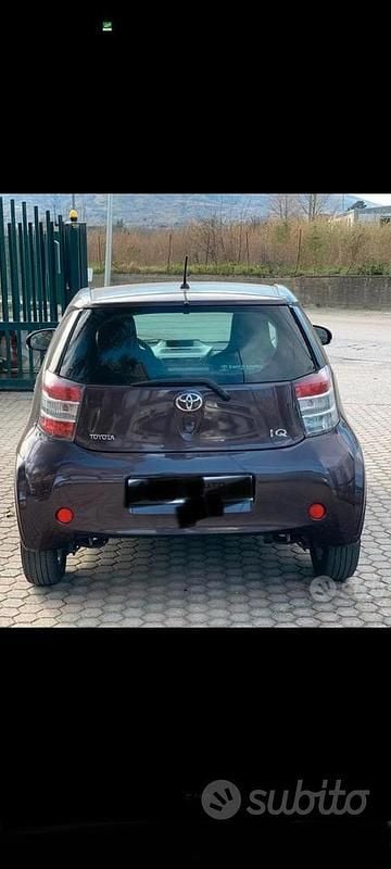 Usata Toyota iQ 2009 Marrone Utilitaria