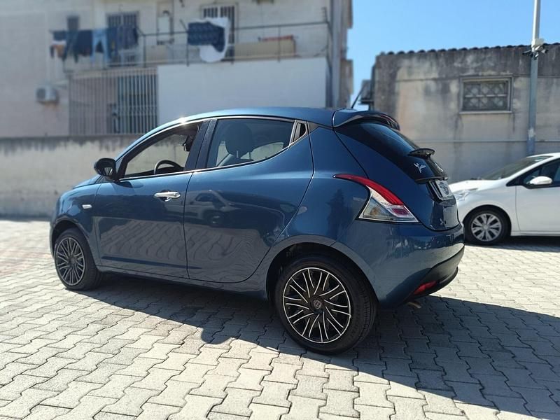 Usata Lancia Ypsilon Gold 69 CV (50 kW) 2023 Blu Utilitaria
