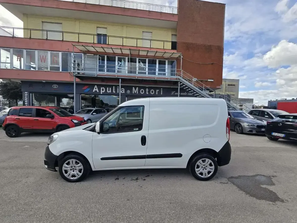 Usata Fiat Doblò 90 CV (66 kW) 2017 Bianco Monovolume