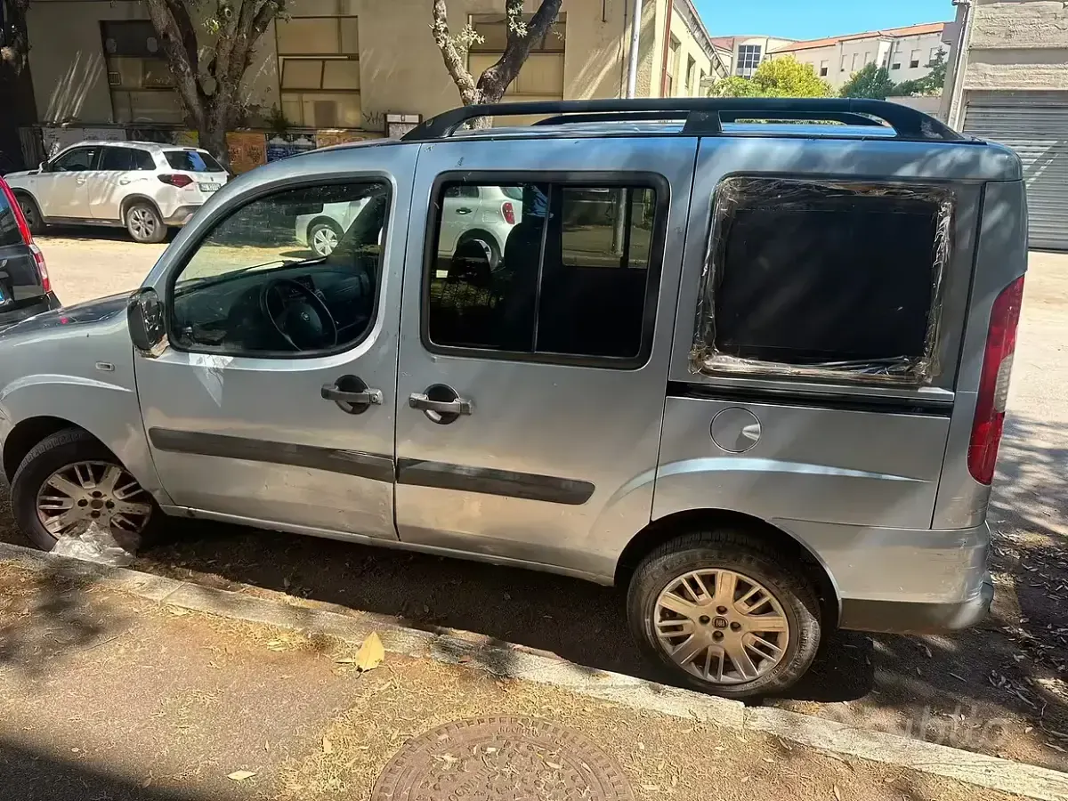 Usata Fiat Doblò 85 CV (62 kW) 2009 Blu Monovolume