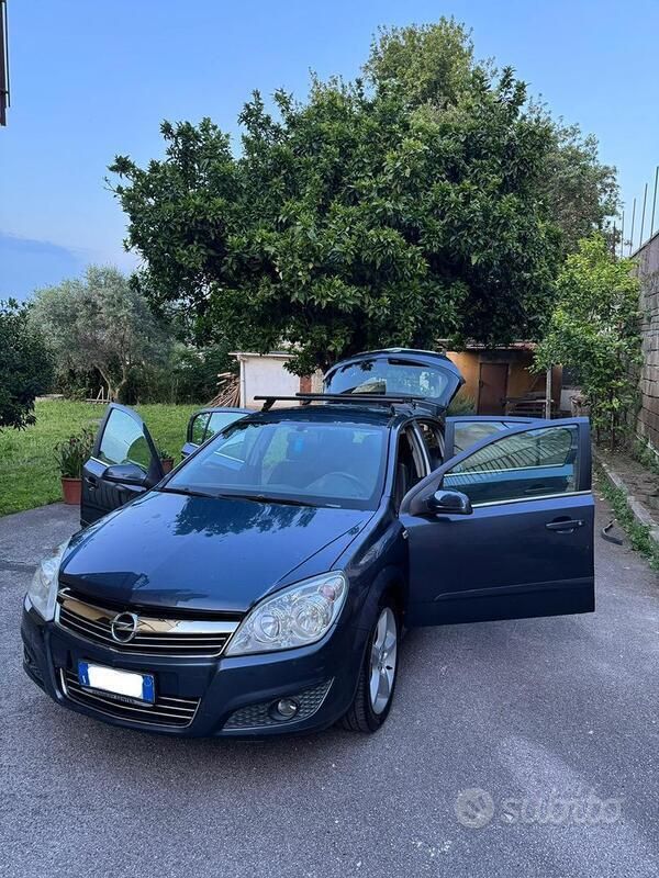 Usata Opel Astra 101 CV (74 kW) 2007 Blu Berlina