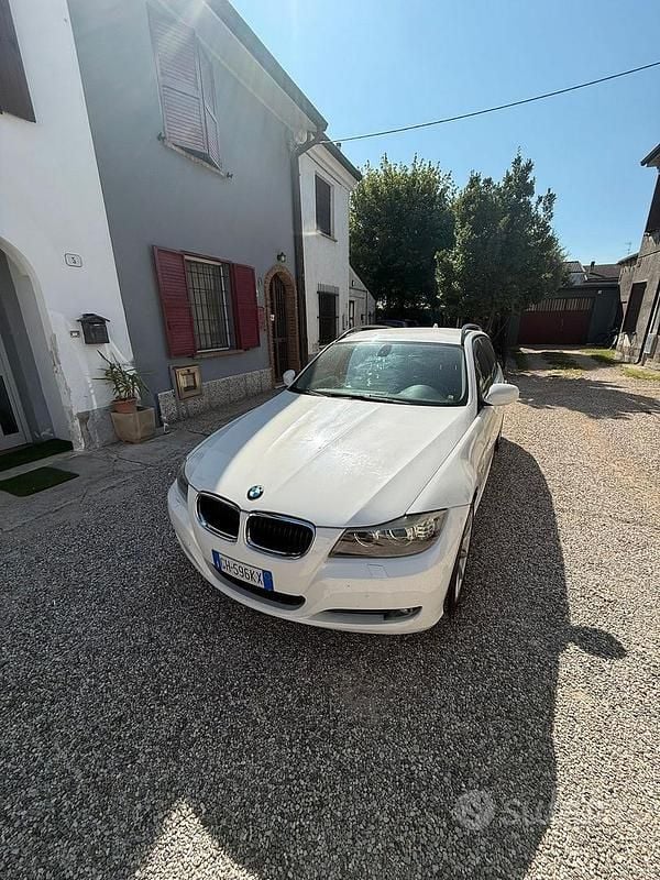 Usata BMW 1600 102 CV (75 kW) 2010 Bianco Berlina