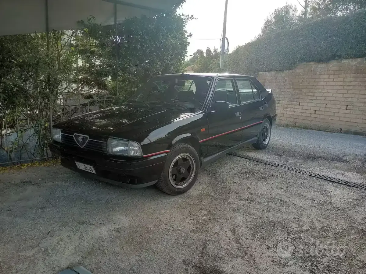 Usata Alfa Romeo 33 107 CV (78 kW) 1989 Nero Berlina
