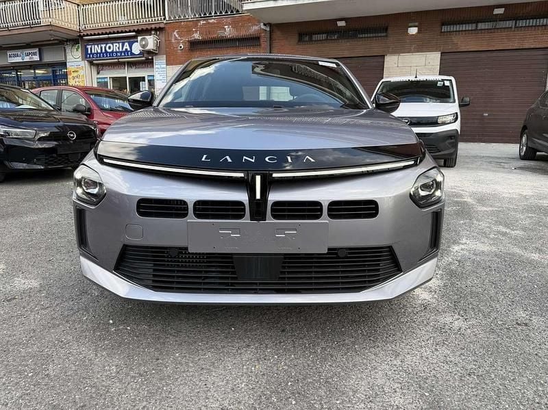 Nuova Lancia Ypsilon 101 CV (74 kW) 2025 Argento Utilitaria