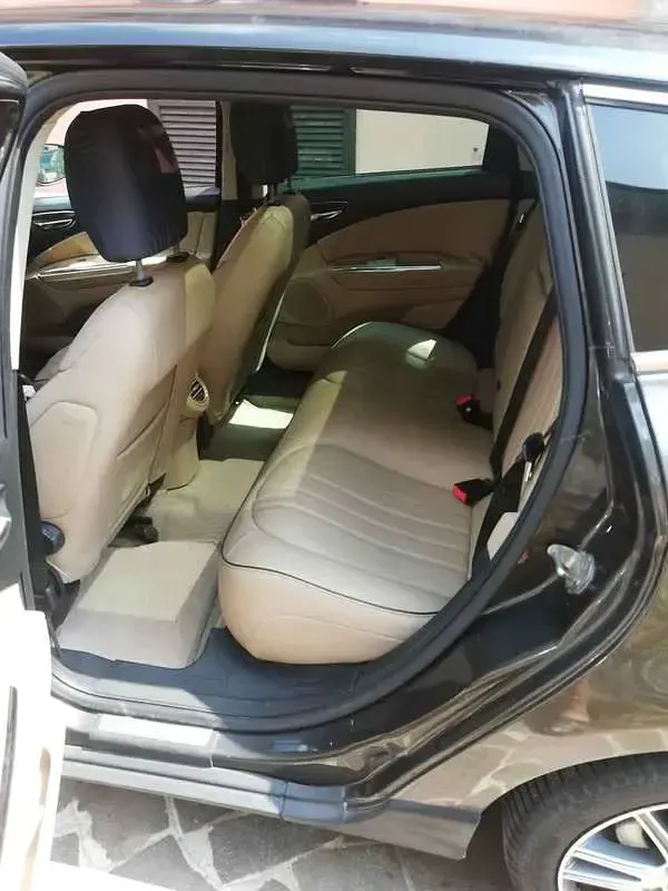 Usata Lancia Delta 200 CV (147 kW) 2010 Grigio Utilitaria