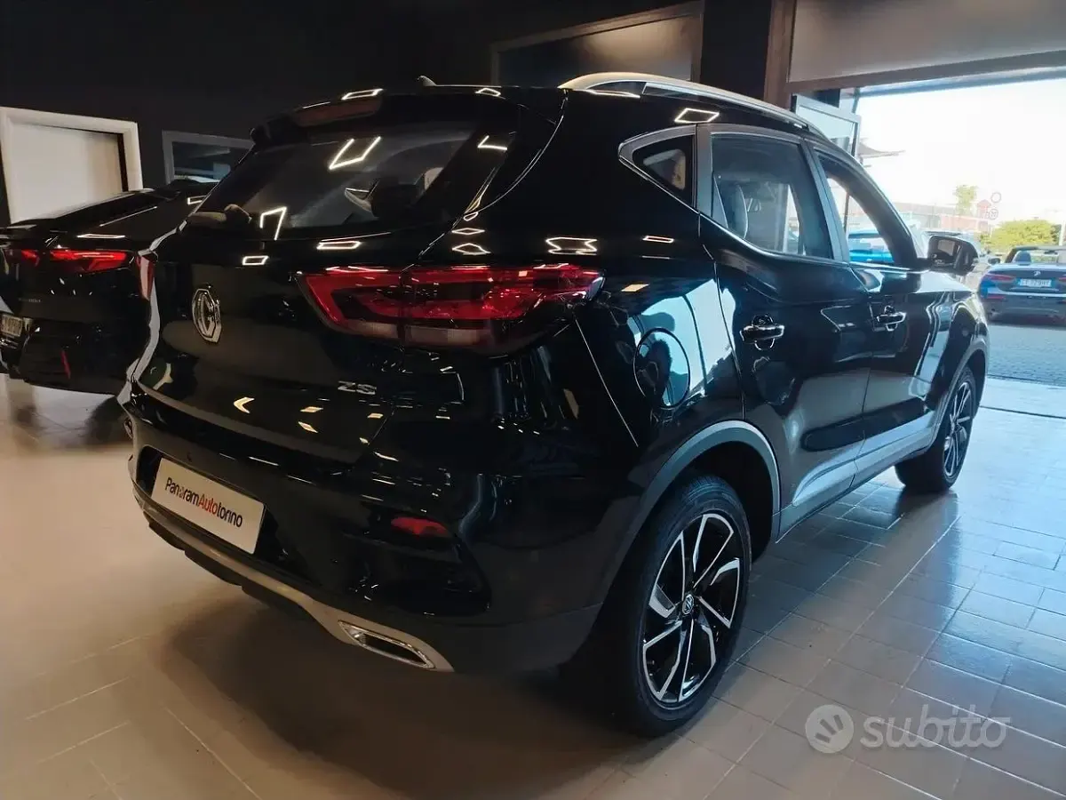 Usata MG ZS Luxury 106 CV (77 kW) 2024 Nero SUV