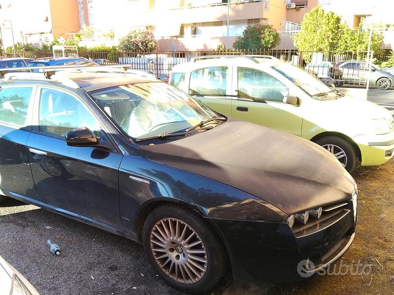 Nero Usata 2007 Alfa Romeo 159 Station wagon | 800 € - Immagine 1/2