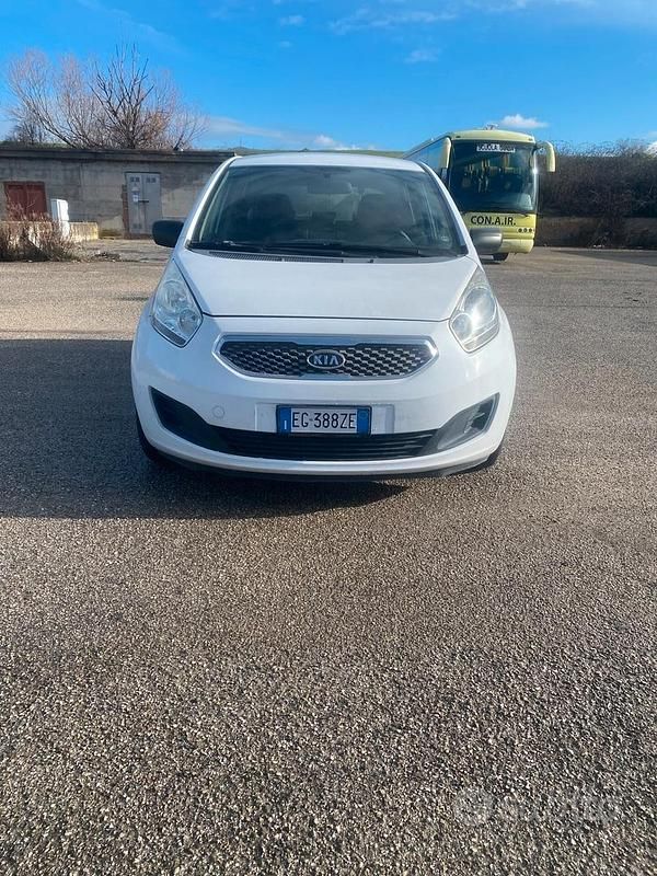 Usata Kia Venga 89 CV (65 kW) 2011 Bianco Utilitaria