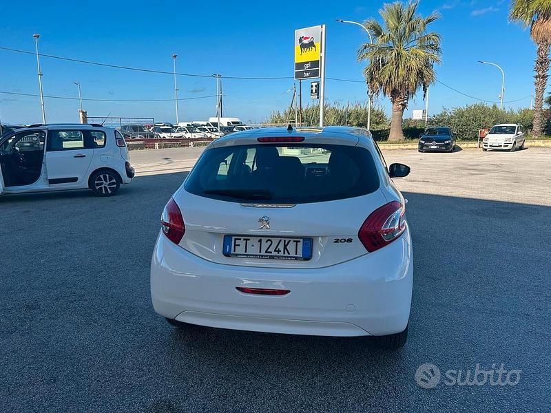 Usata Peugeot 208 Access 81 CV (59 kW) 2014 Bianco Utilitaria