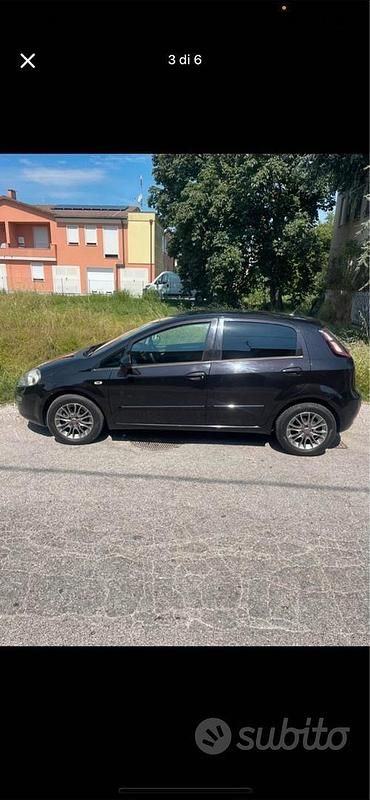 Usata Fiat Grande Punto 75 CV (55 kW) 2011 Nero Utilitaria