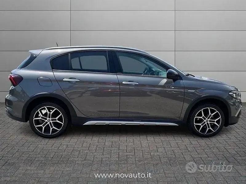 Usata Fiat Tipo Cross 101 CV (74 kW) 2021 Grigio Berlina