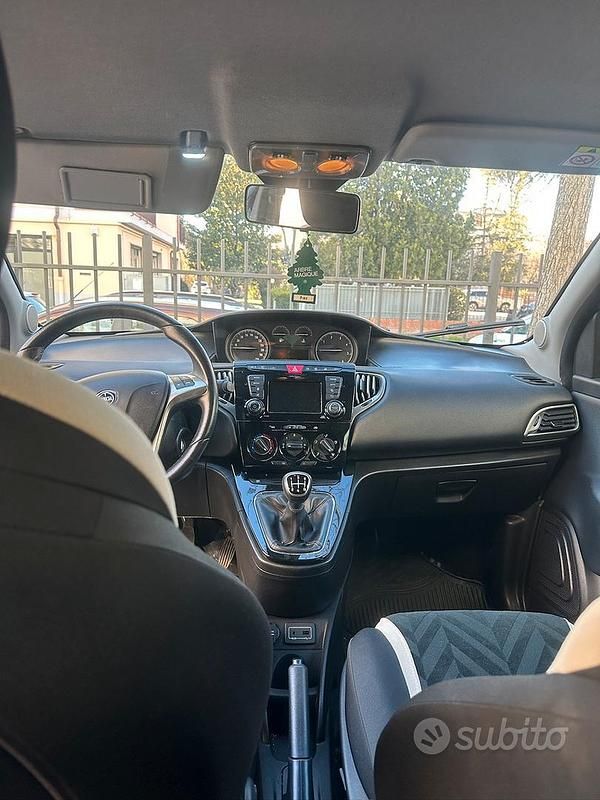 Usata Lancia Ypsilon Gold 95 CV (69 kW) 2016 Utilitaria