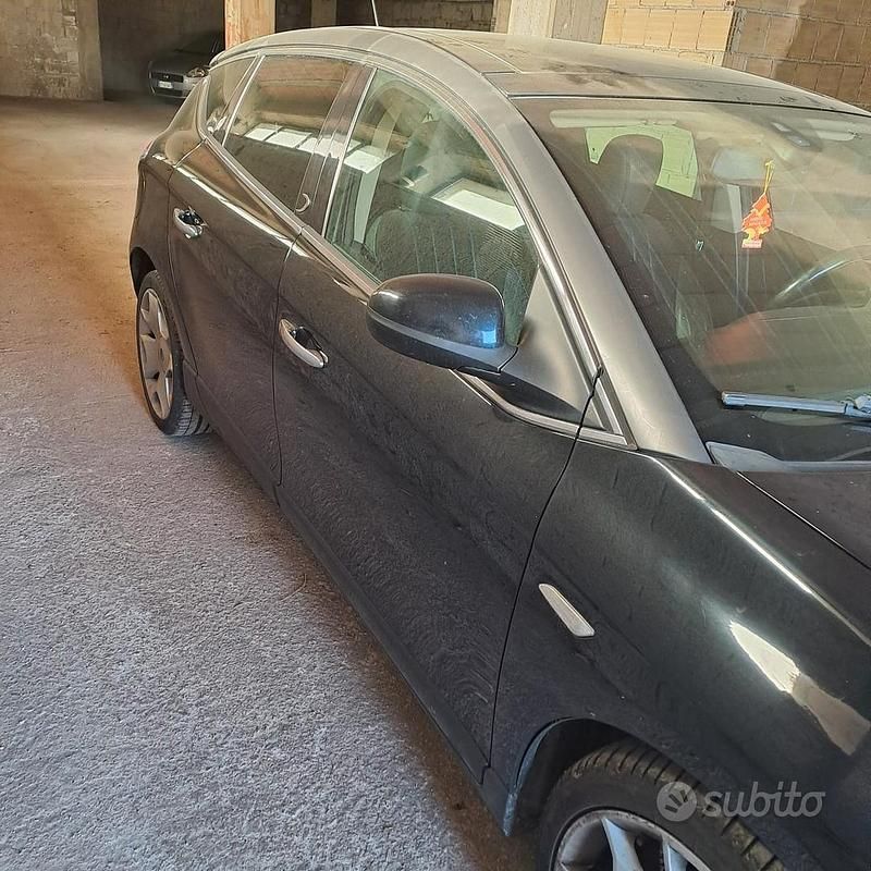 Usata Lancia Delta 120 CV (88 kW) 2008 Nero Utilitaria