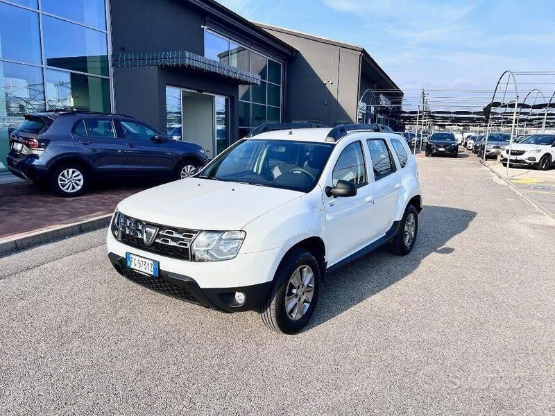 Usata Dacia Duster Lauréate 110 CV (80 kW) 2017 Bianco SUV