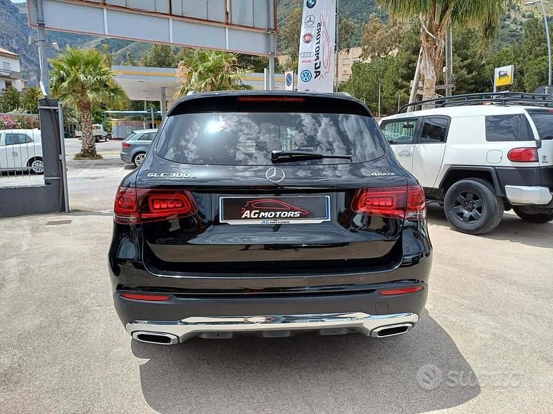 Usata Mercedes GLC300 245 CV (180 kW) 2020 Nero SUV