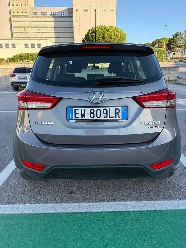 Usata Hyundai ix20 Comfort 90 CV (66 kW) 2014 Grigio Utilitaria