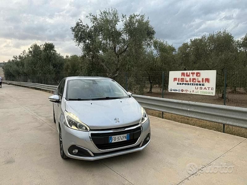 Usata Peugeot 208 Allure 82 CV (60 kW) 2015 Argento Utilitaria