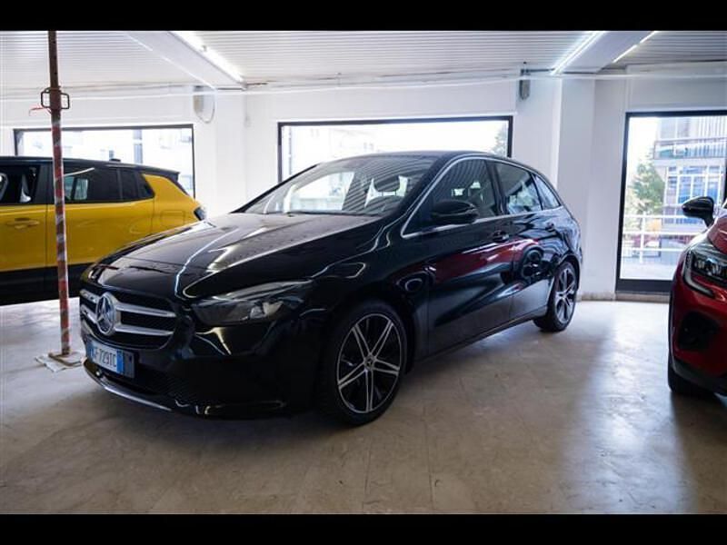 Usata Mercedes B160 109 CV (80 kW) 2021 Grigio chiaro Monovolume