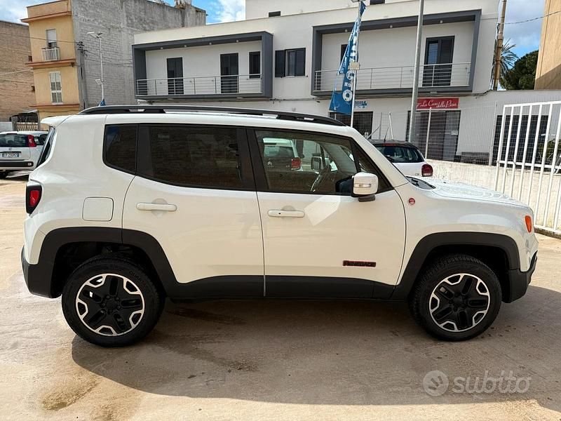 Usata Jeep Renegade Trailhawk 170 CV (125 kW) 2015 Bianco SUV
