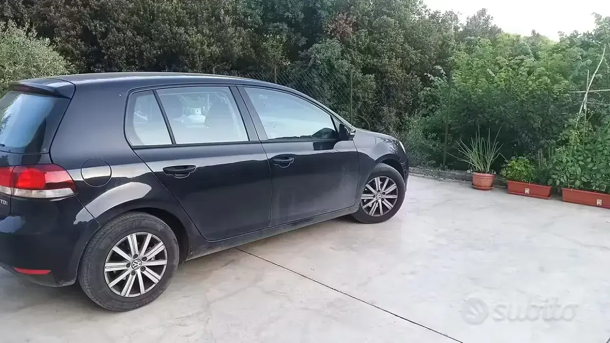 Usata VW Golf VI 102 CV (75 kW) 2011 Nero Utilitaria
