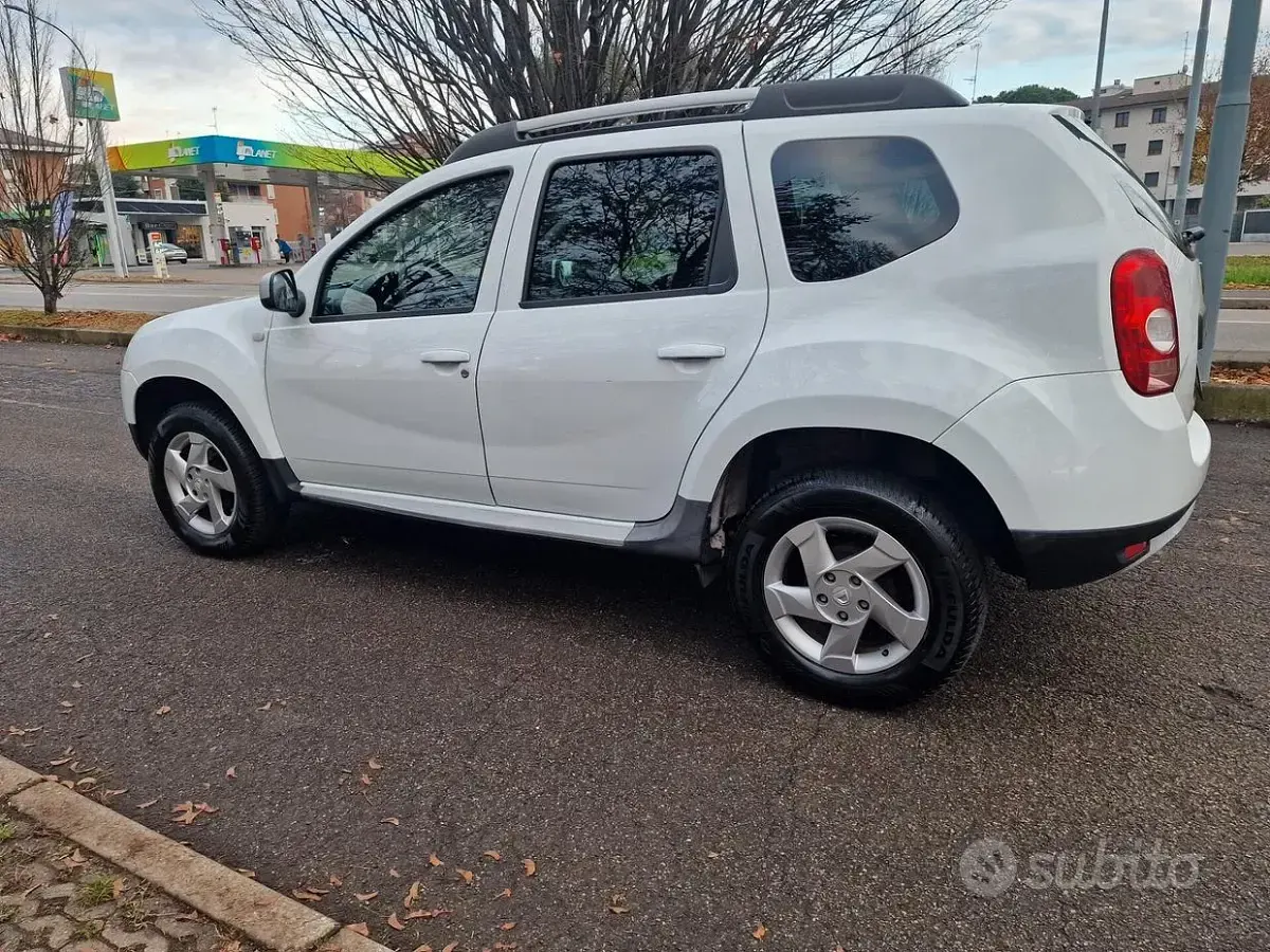 Usata Dacia Duster Lauréate 105 CV (77 kW) 2012 Bianco SUV