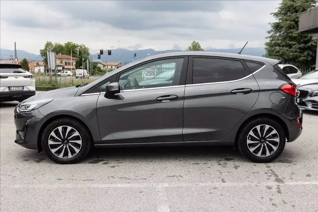 Usata Ford Fiesta Titanium 125 CV (91 kW) 2023 Grigio metallizzato Utilitaria