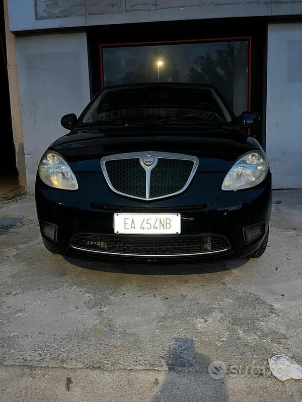 Usata Lancia Ypsilon 69 CV (50 kW) 2011 Nero Utilitaria