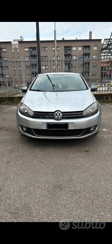 Usata VW Golf VI Comfortline 122 CV (89 kW) 2010 Grigio Utilitaria