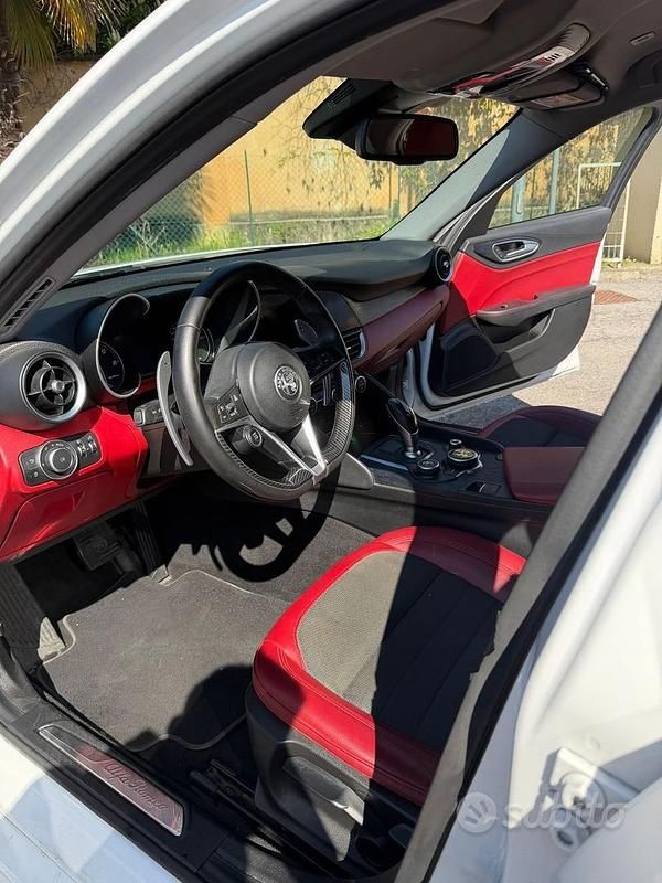 Usata Alfa Romeo Giulia 190 CV (139 kW) 2019 Bianco Berlina